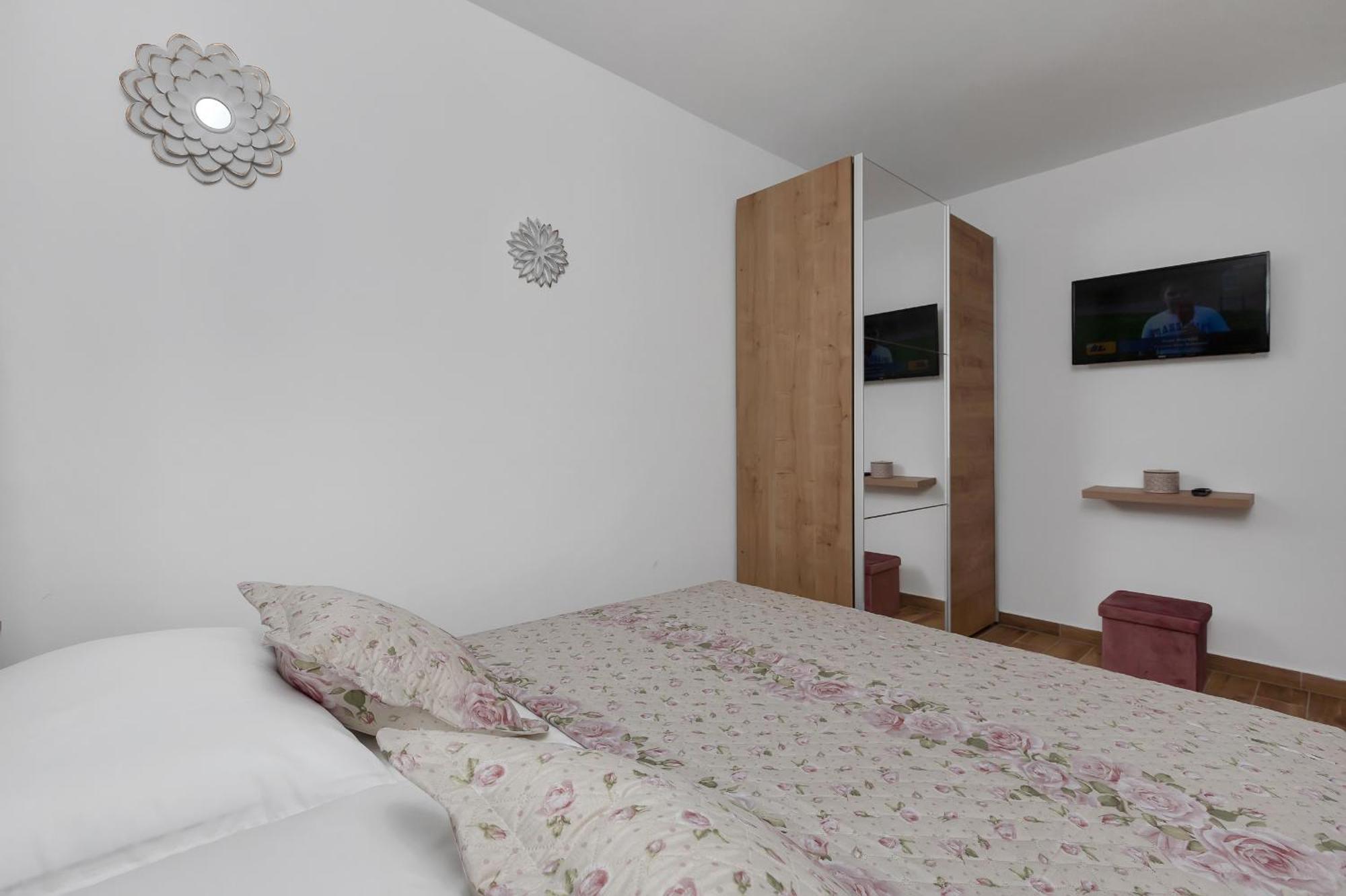 Holiday Home Danica Ozici Exterior photo